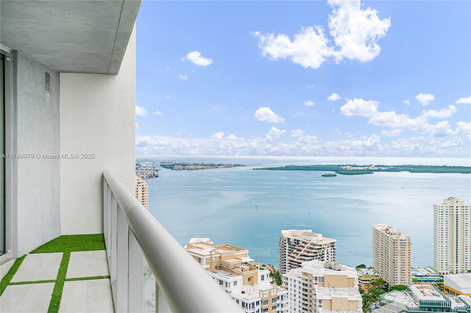 475 Brickell Ave #4811, Miami FL 33131