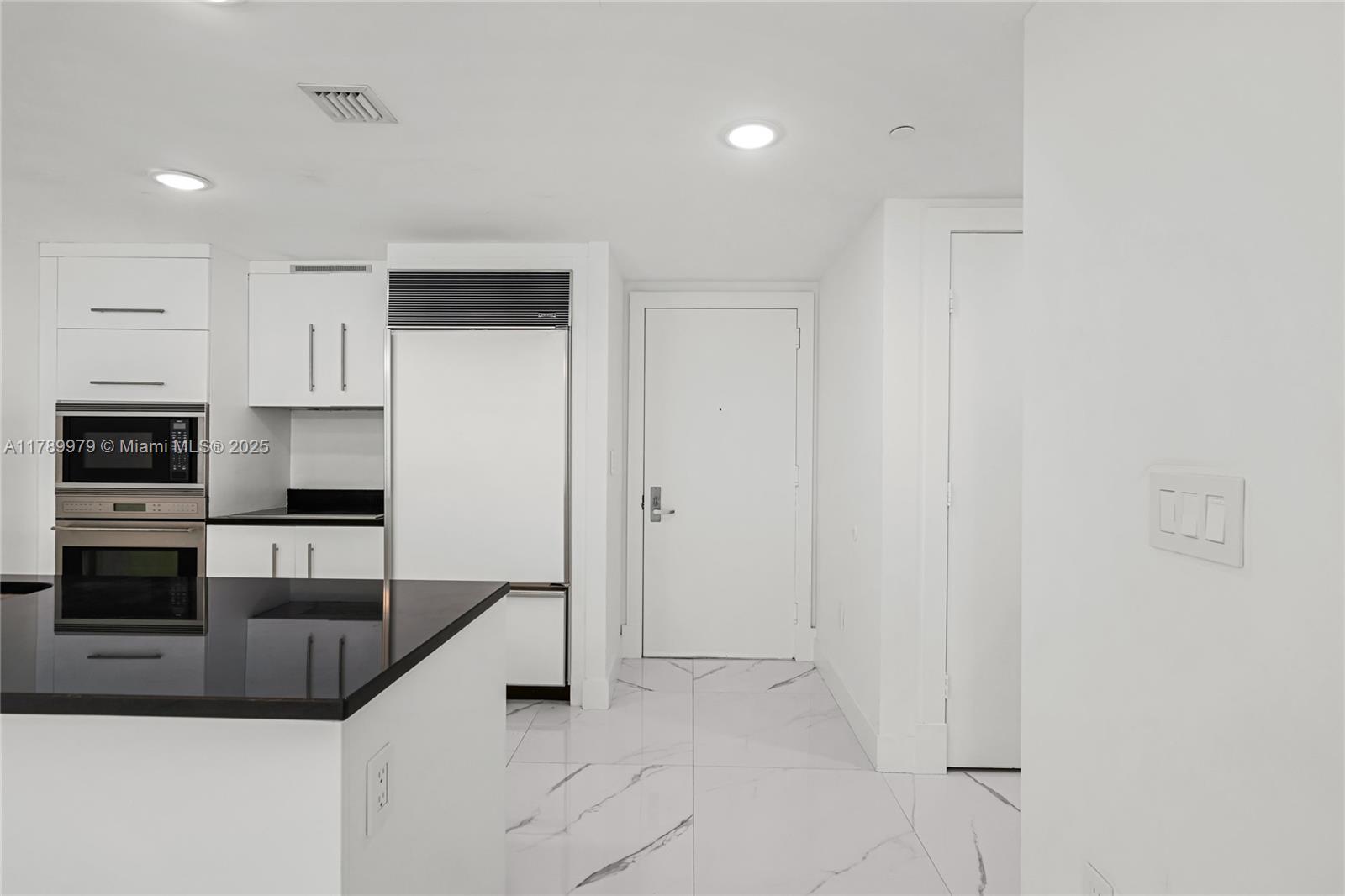 475 Brickell Ave #4811, Miami FL 33131