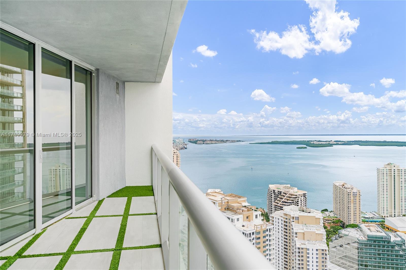 475 Brickell Ave #4811, Miami FL 33131