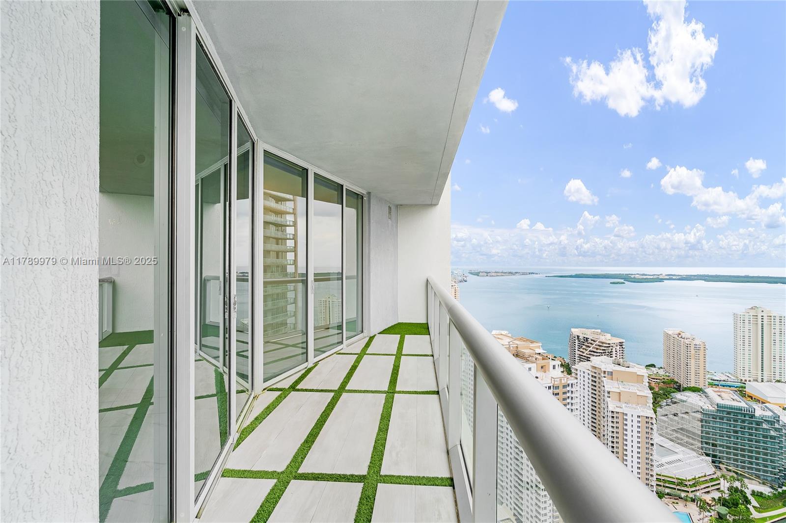 475 Brickell Ave #4811, Miami FL 33131