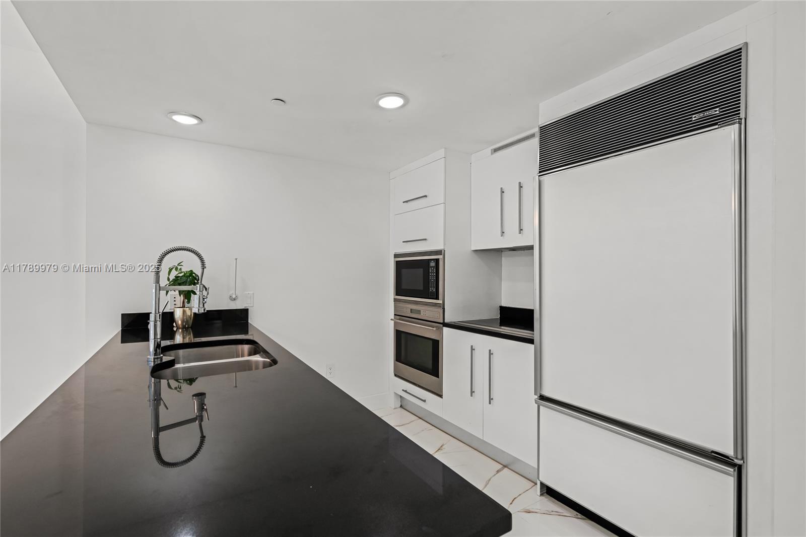 475 Brickell Ave #4811, Miami FL 33131