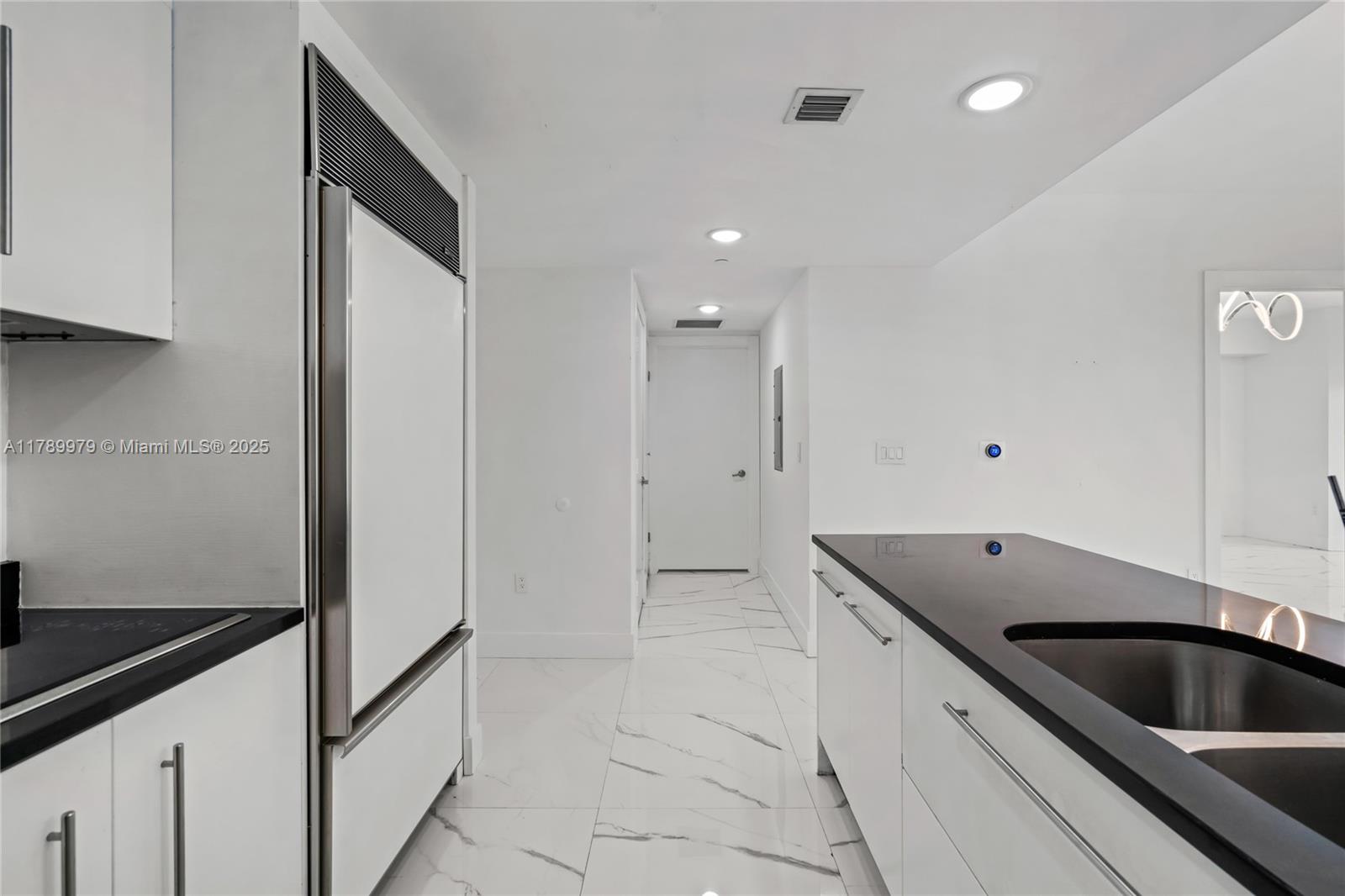 475 Brickell Ave #4811, Miami FL 33131