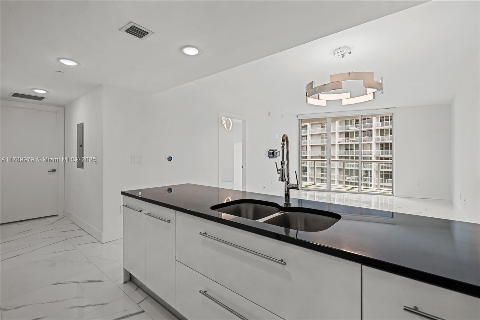 475 Brickell Ave #4811, Miami FL 33131