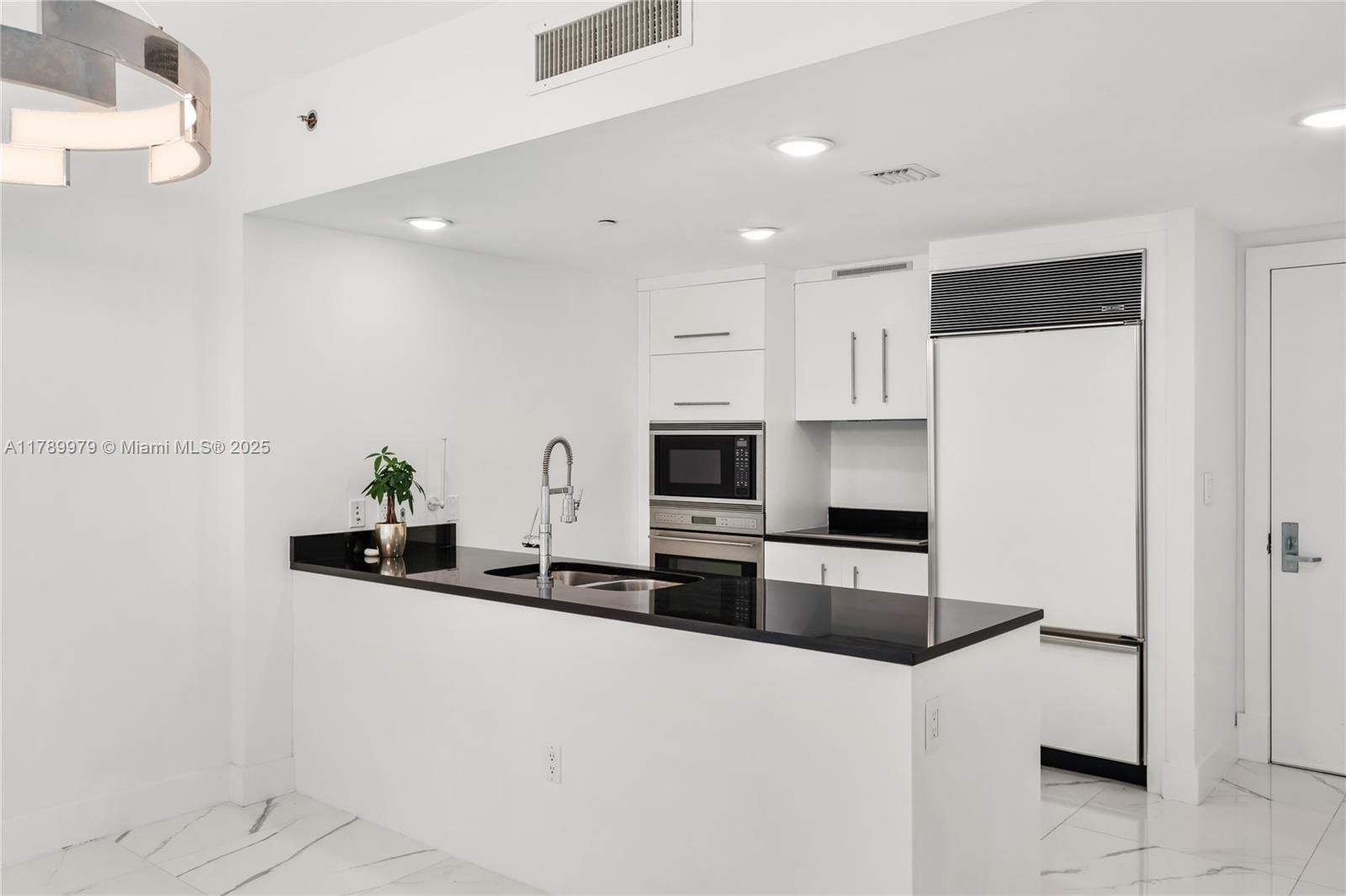 475 Brickell Ave #4811, Miami FL 33131