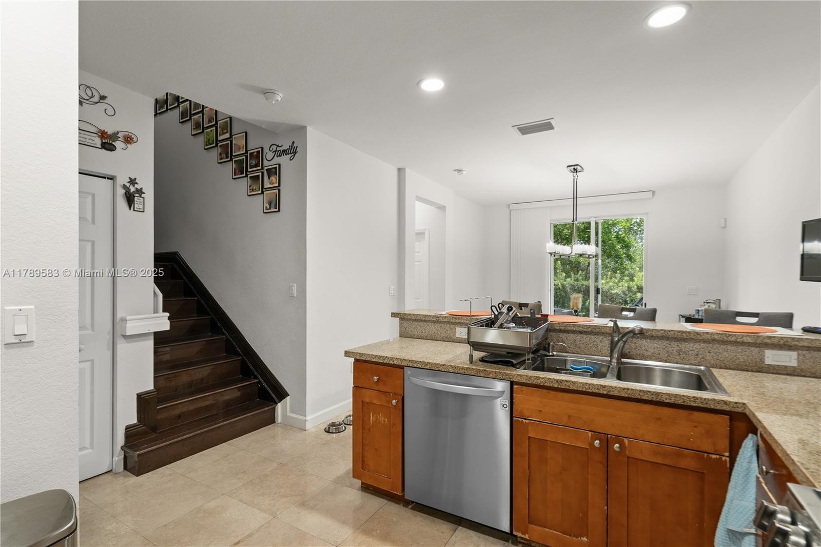7514 NW 108th Path, Doral, Florida image 38