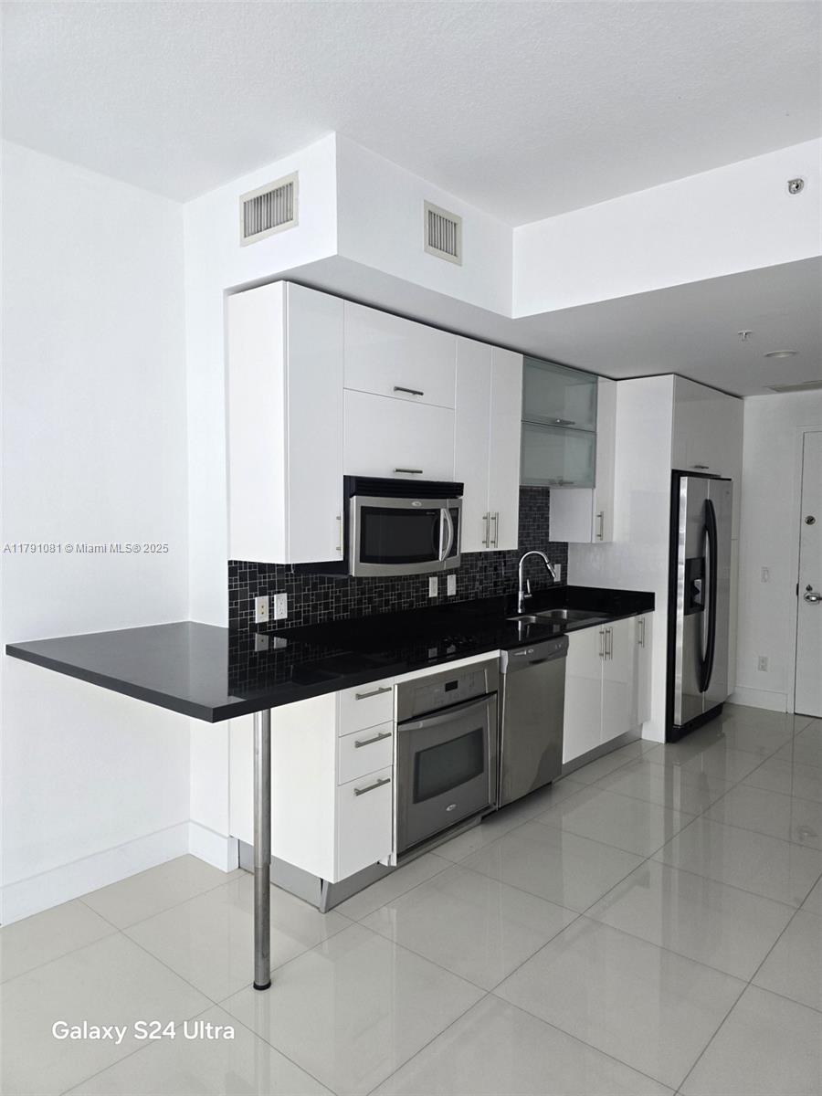 60 SW 13th St #2010, Miami FL 33130