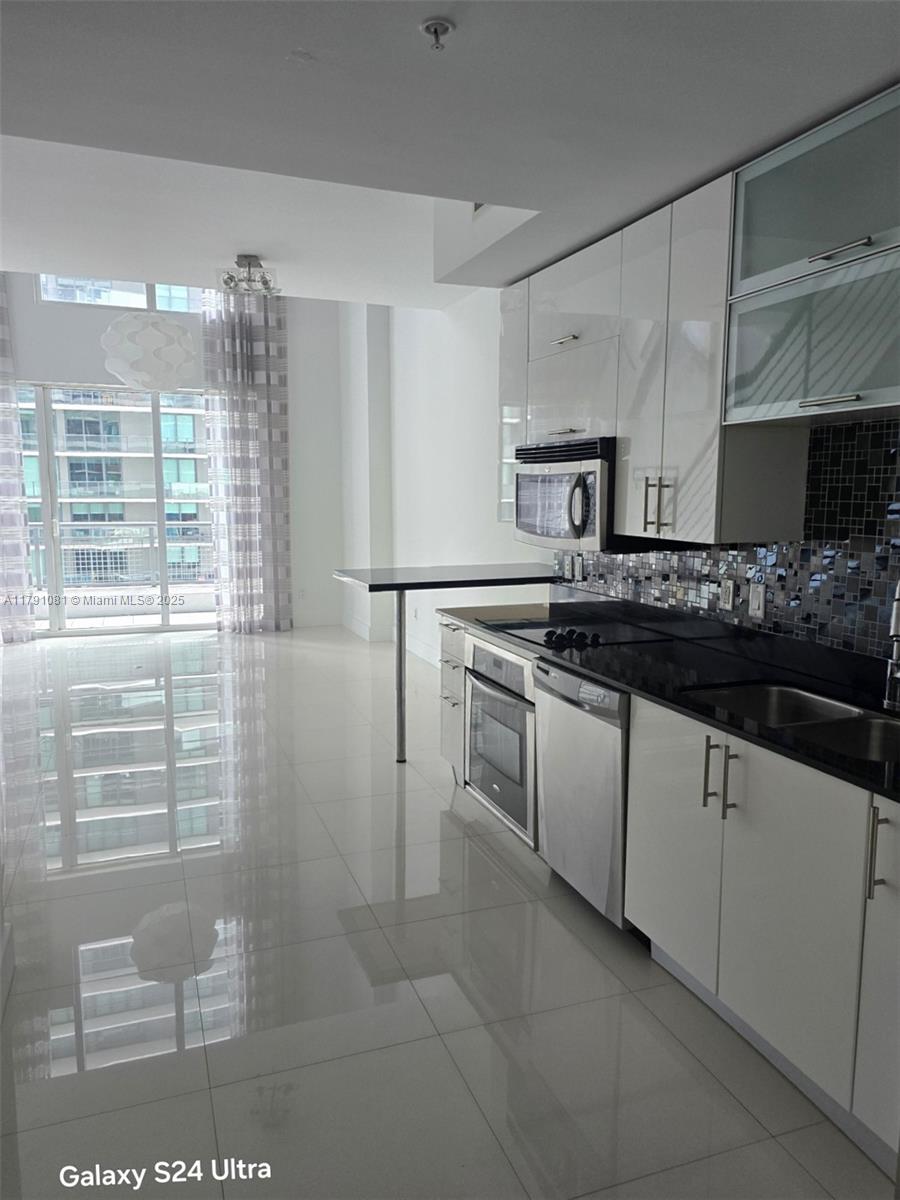 60 SW 13th St #2010, Miami FL 33130
