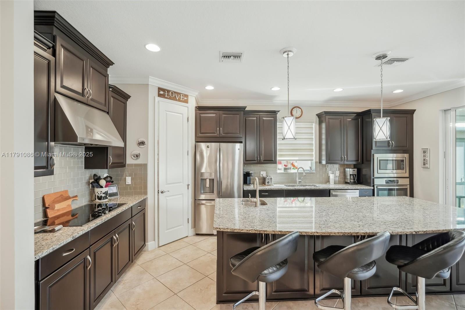 2720 Lambay Ct, Cape Coral, Florida image 9