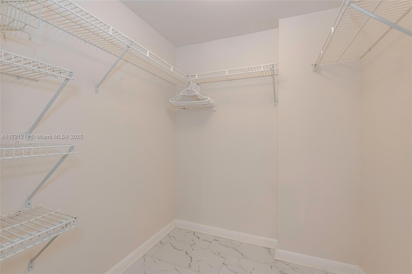 1100 Colony Point Cir #208, Pembroke Pines, Florida image 19