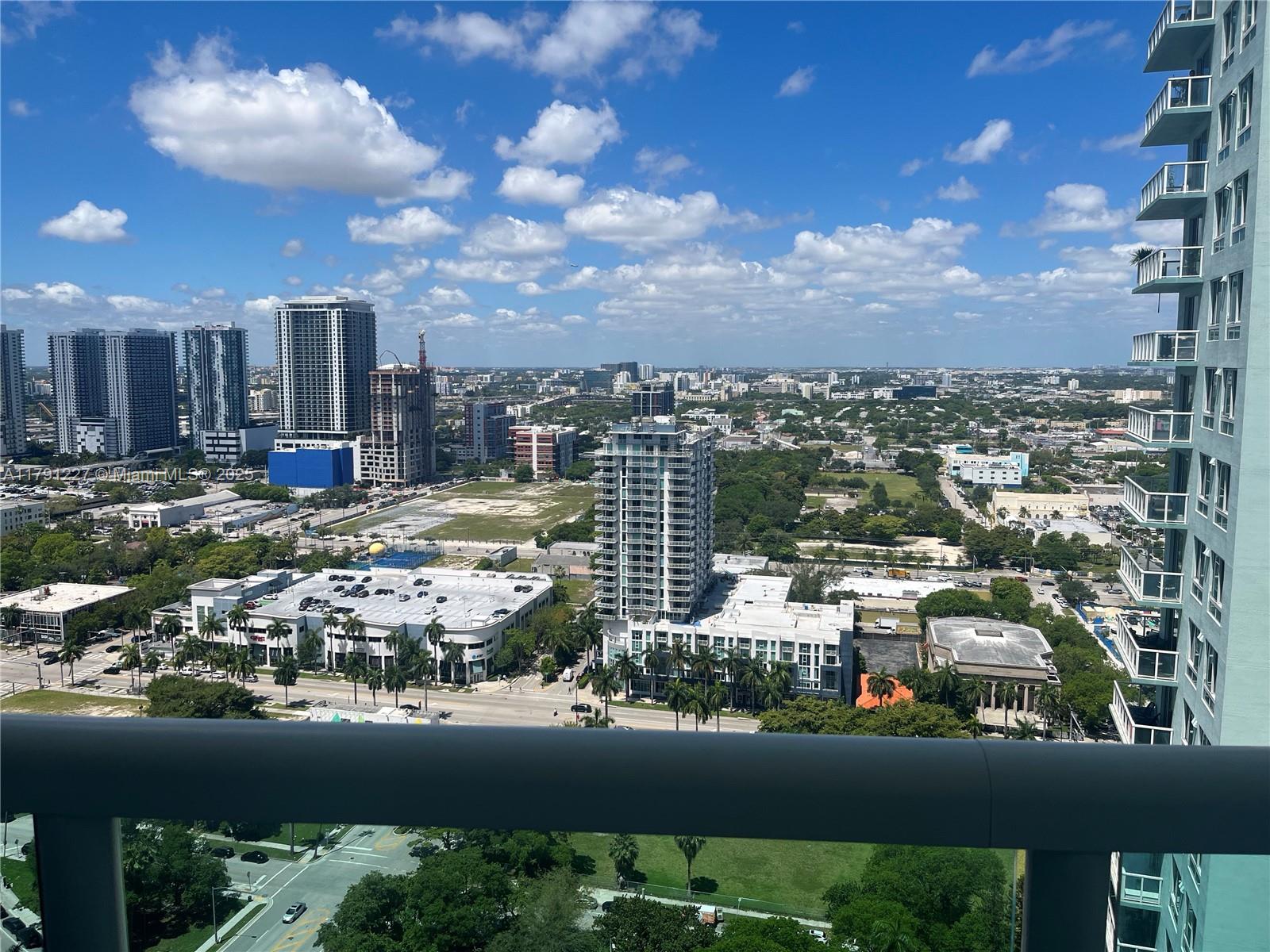 Apartamento para Alugar em Miami, FL