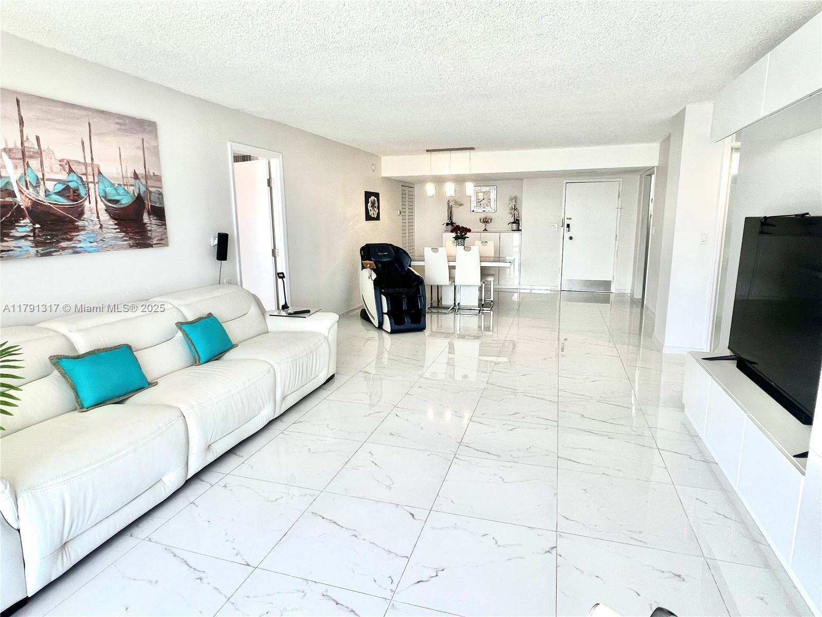 437 Golden Isles Dr #14G, Hallandale Beach, Florida image 3