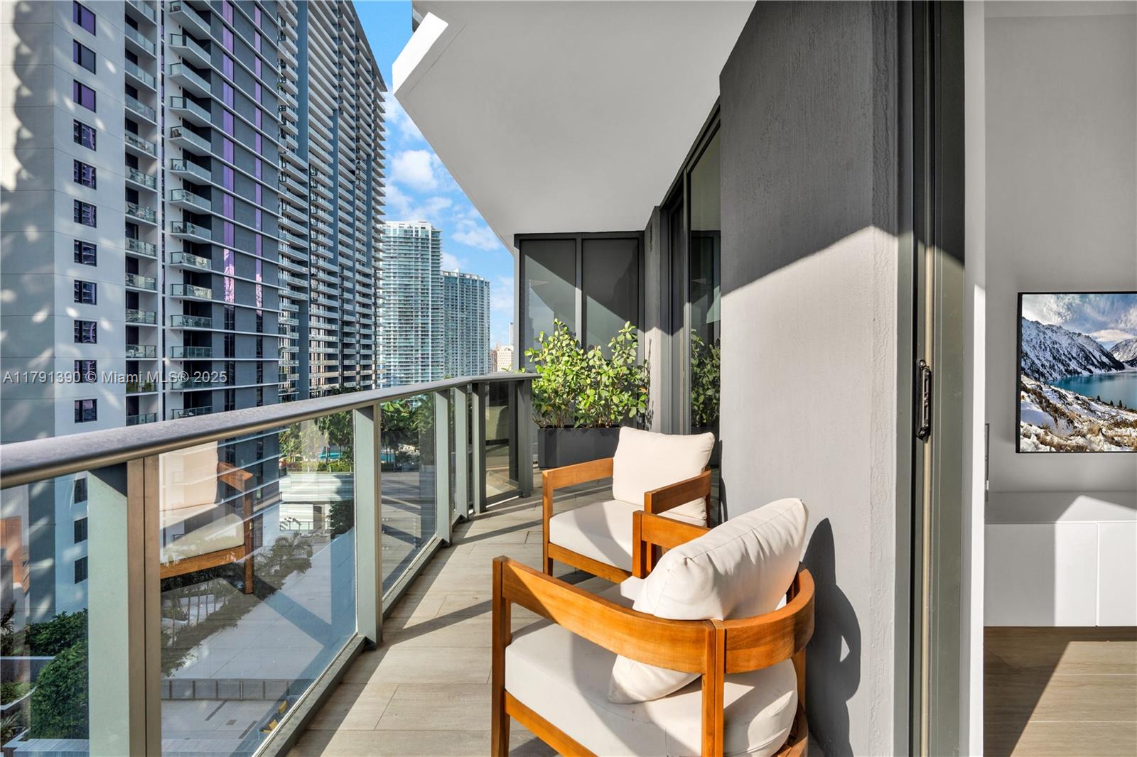 45 SW 9th St #1507, Miami FL 33130