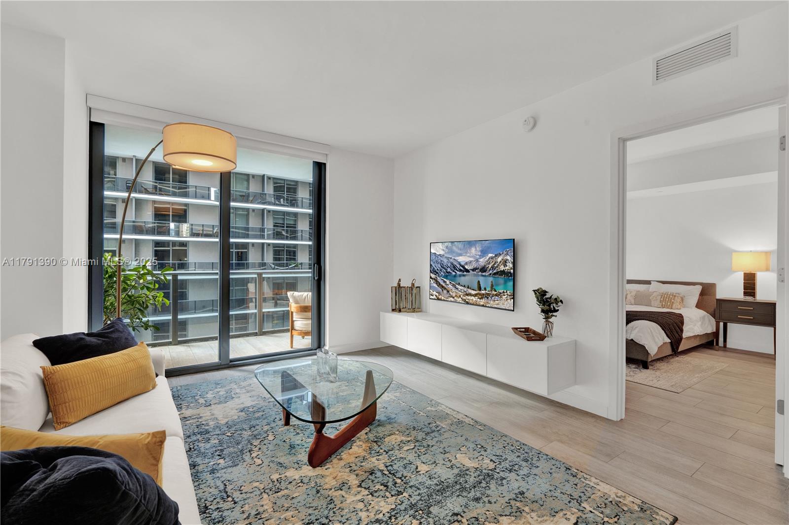 45 SW 9th St #1507, Miami FL 33130