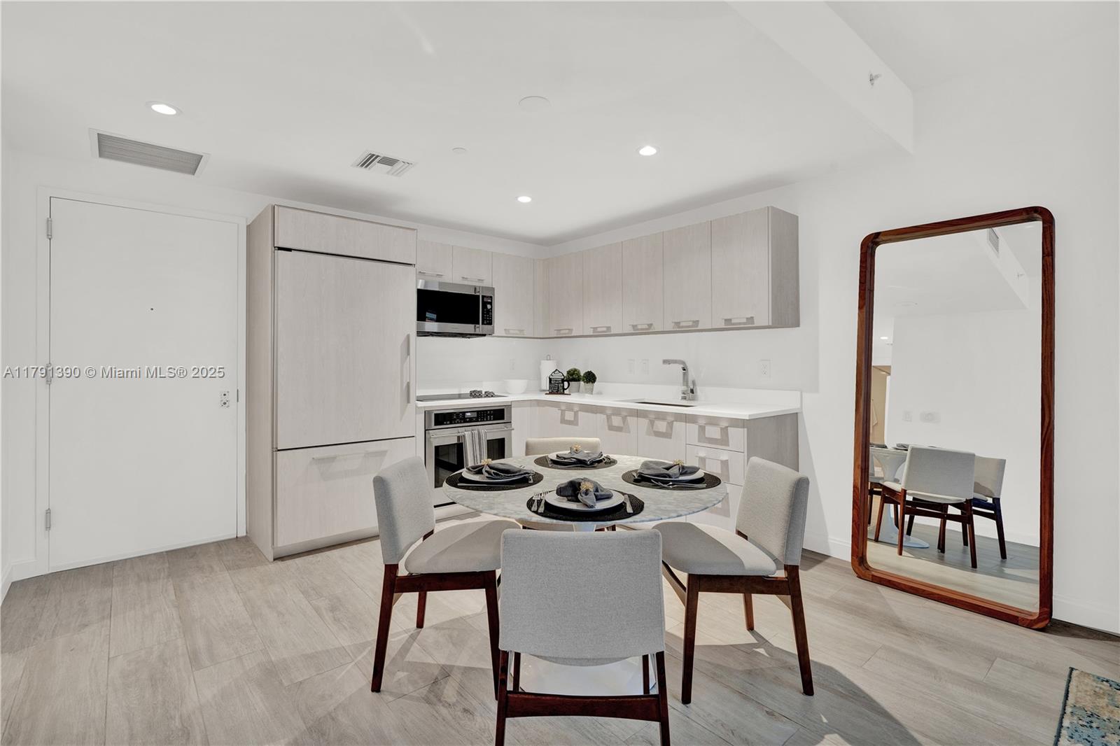 45 SW 9th St #1507, Miami FL 33130