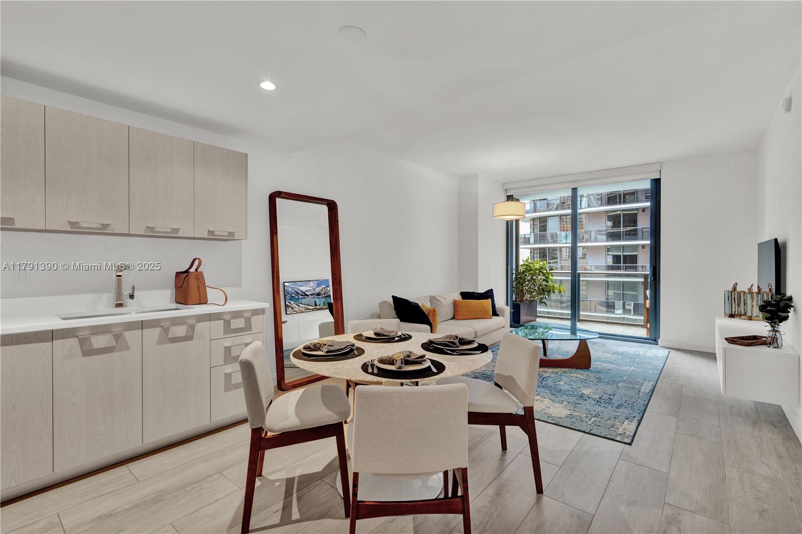 45 SW 9th St #1507, Miami FL 33130