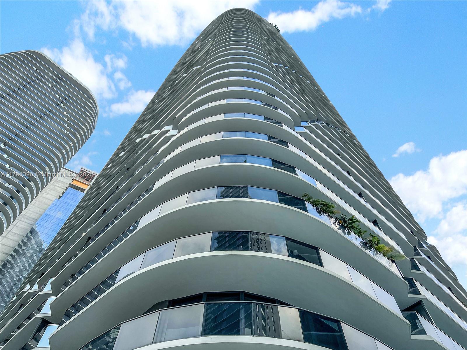 45 SW 9th St #1507, Miami FL 33130