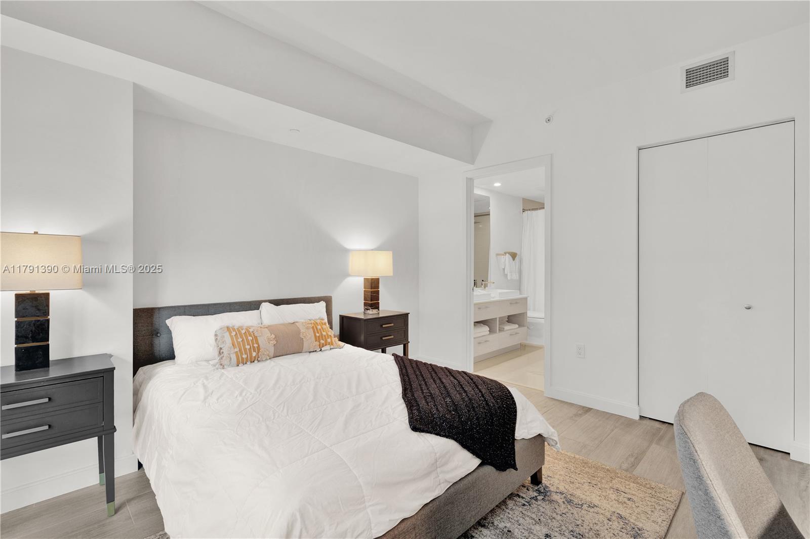 45 SW 9th St #1507, Miami FL 33130