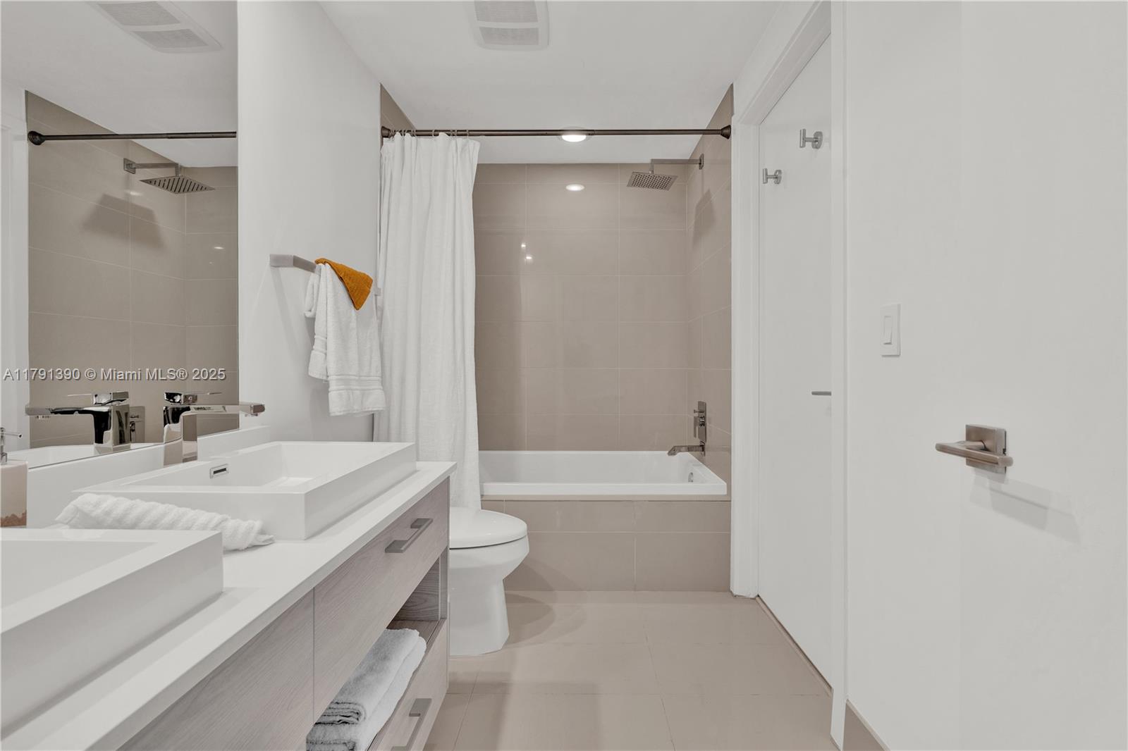 45 SW 9th St #1507, Miami FL 33130