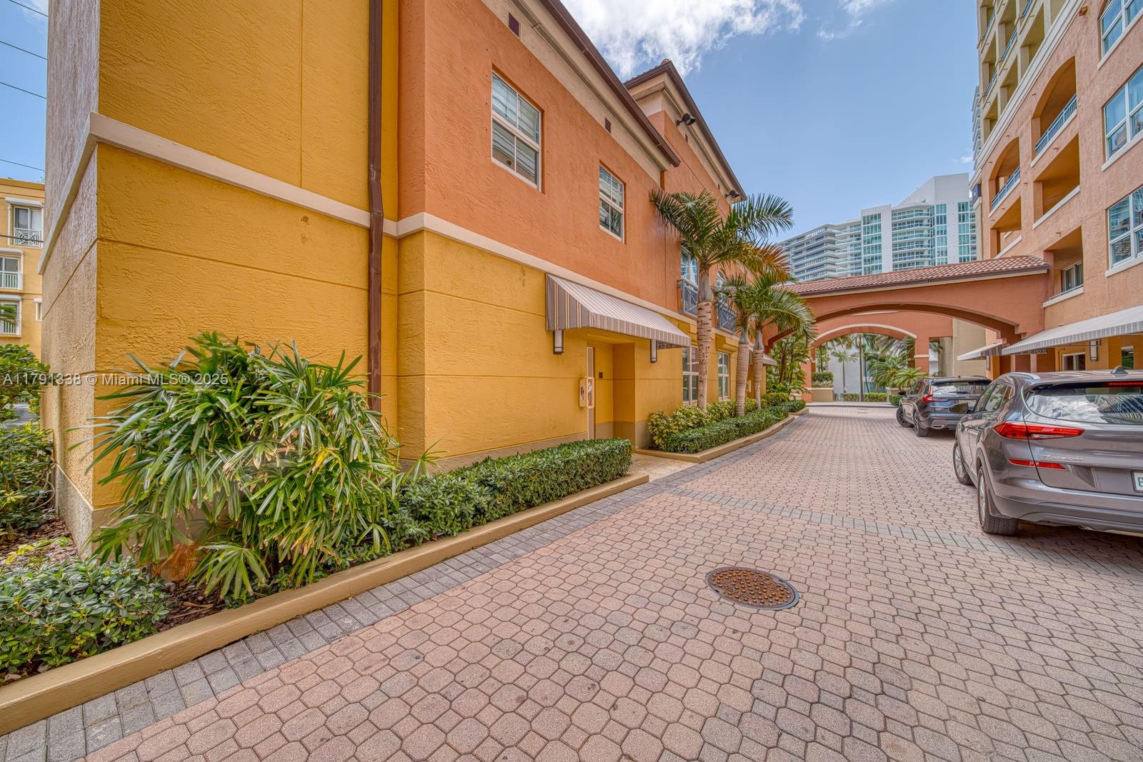 90 Alton Rd #TH-2, Miami Beach FL 33139