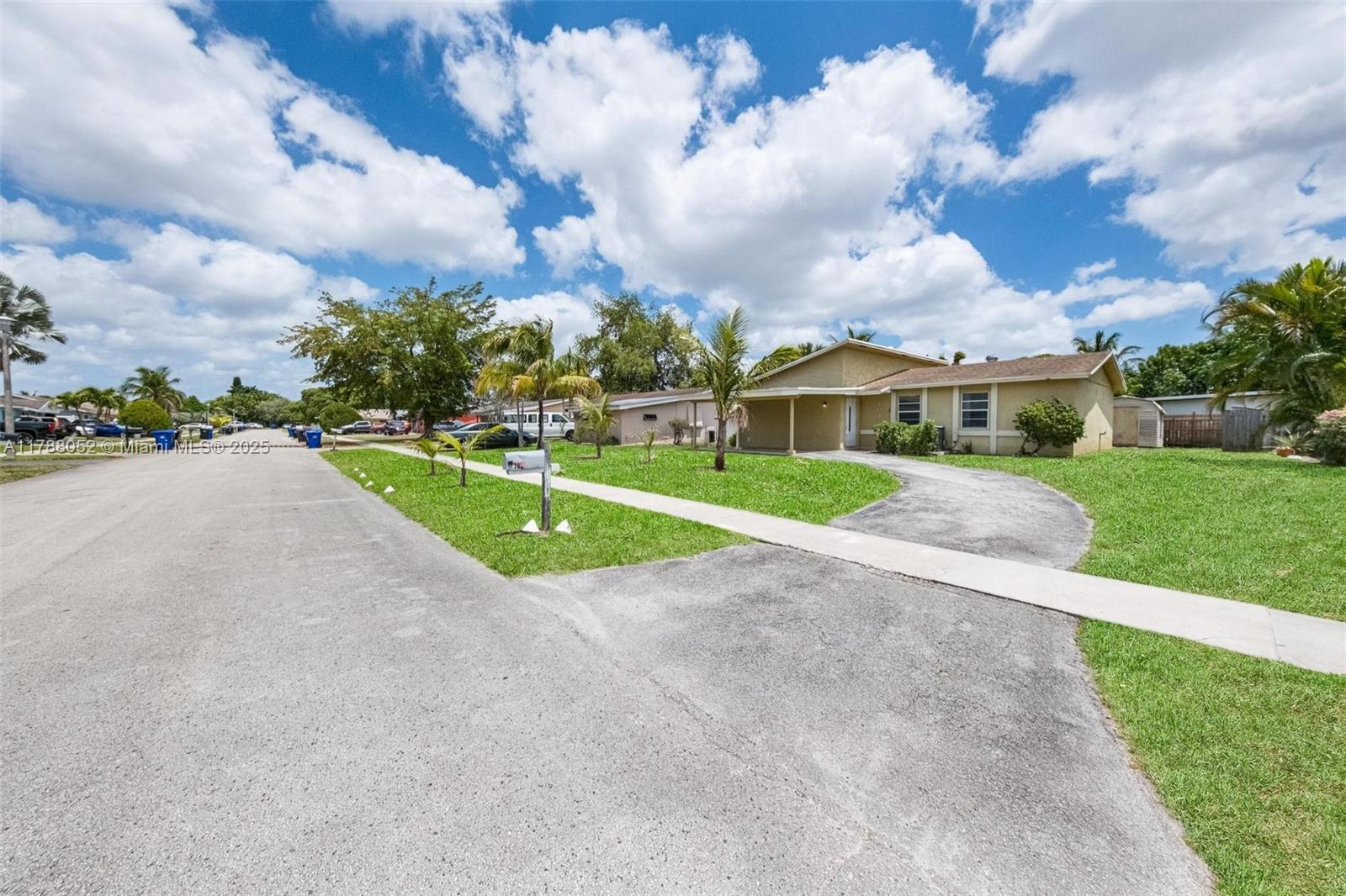 702 SW 79th Ave, North Lauderdale, Florida image 3