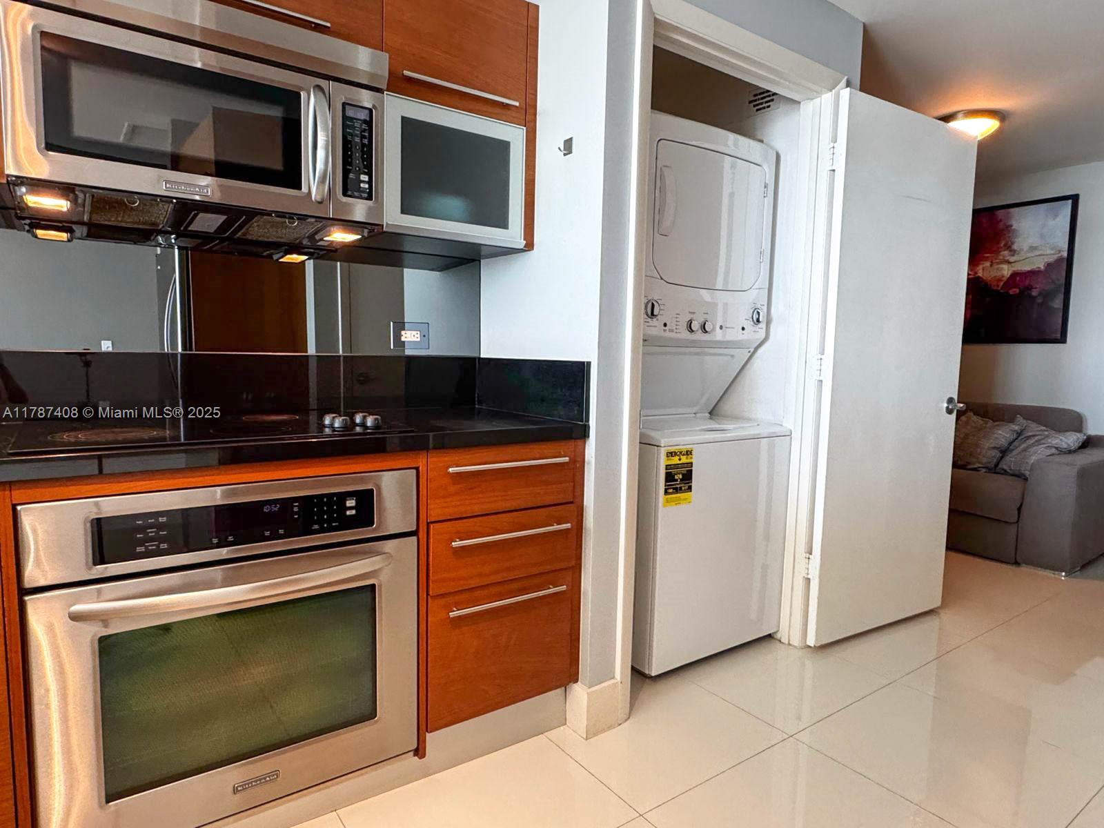 244 Biscayne Blvd #3503, Miami FL 33132