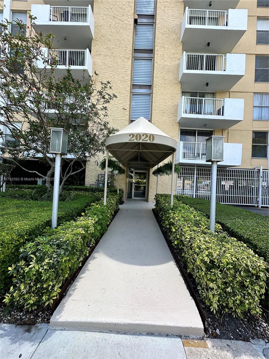 2020 NE 135th St #807, North Miami, Florida image 15