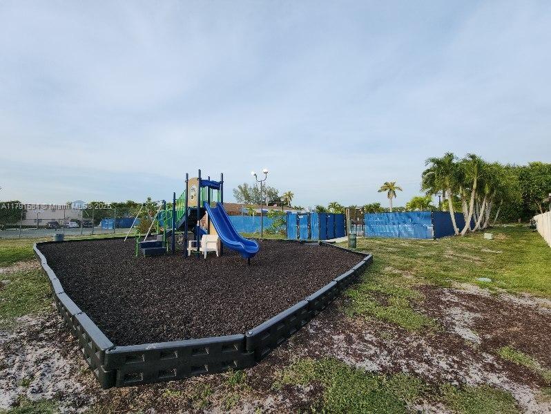 8091 NW 12th St #H, Margate, Florida image 28