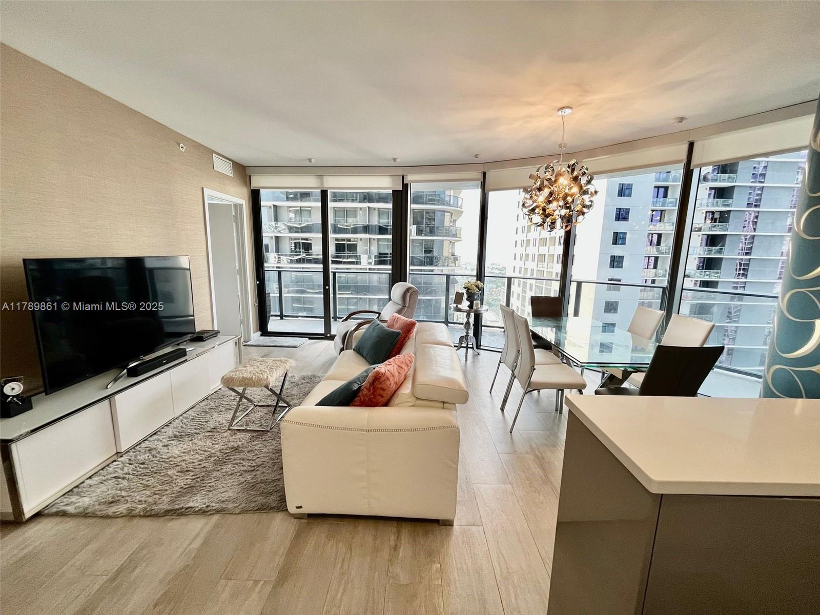 45 SW 9th St #3008, Miami FL 33130