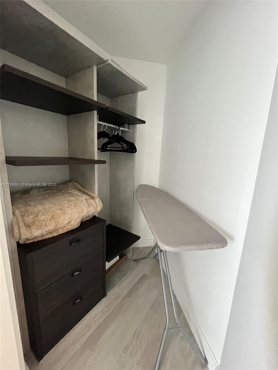 45 SW 9th St #3008, Miami FL 33130