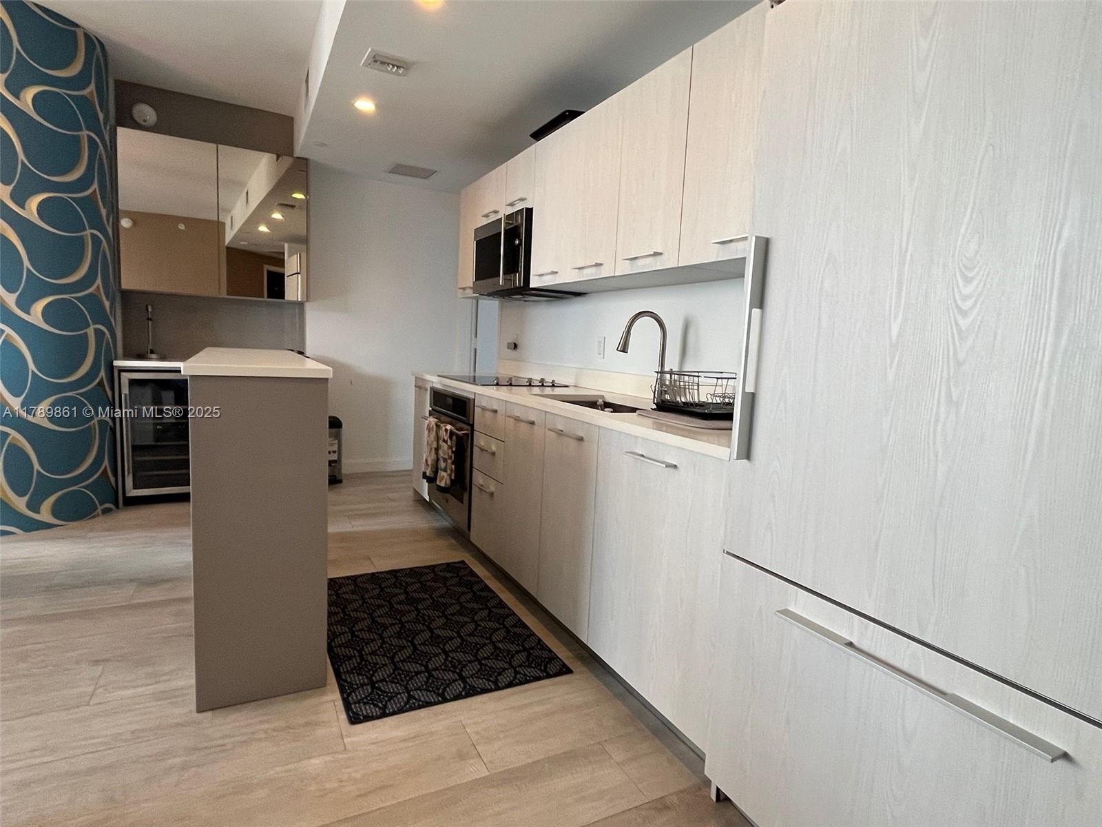 45 SW 9th St #3008, Miami FL 33130