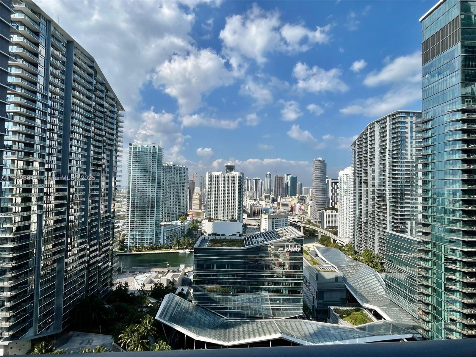 45 SW 9th St #3008, Miami FL 33130