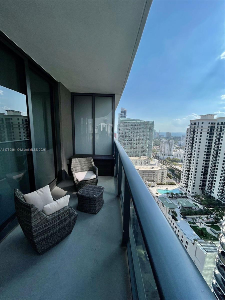 45 SW 9th St #3008, Miami FL 33130