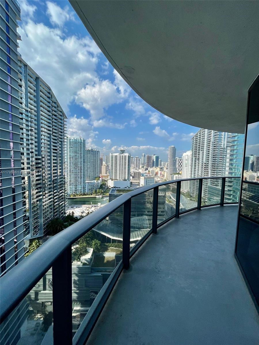 45 SW 9th St #3008, Miami FL 33130