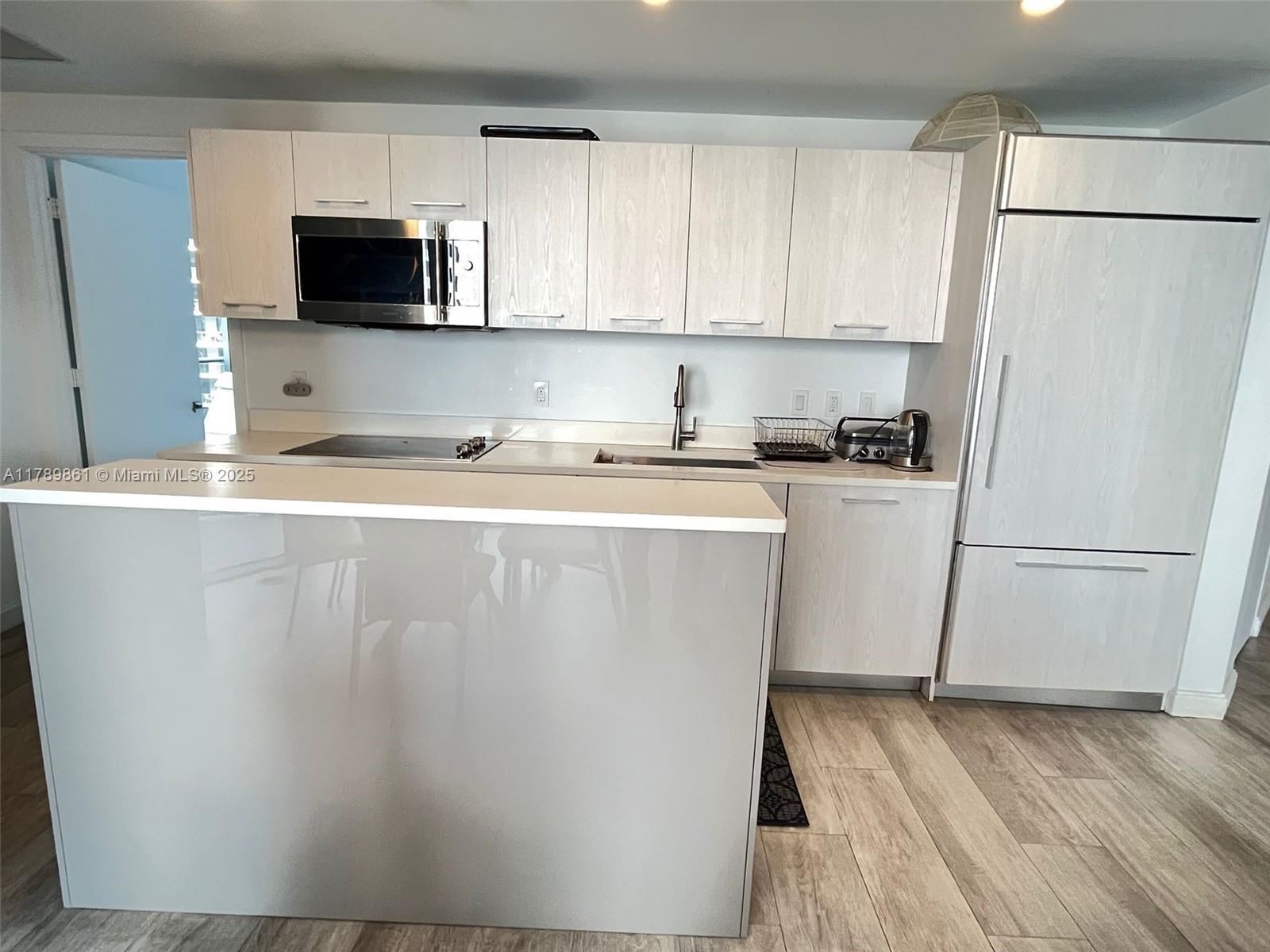 45 SW 9th St #3008, Miami FL 33130