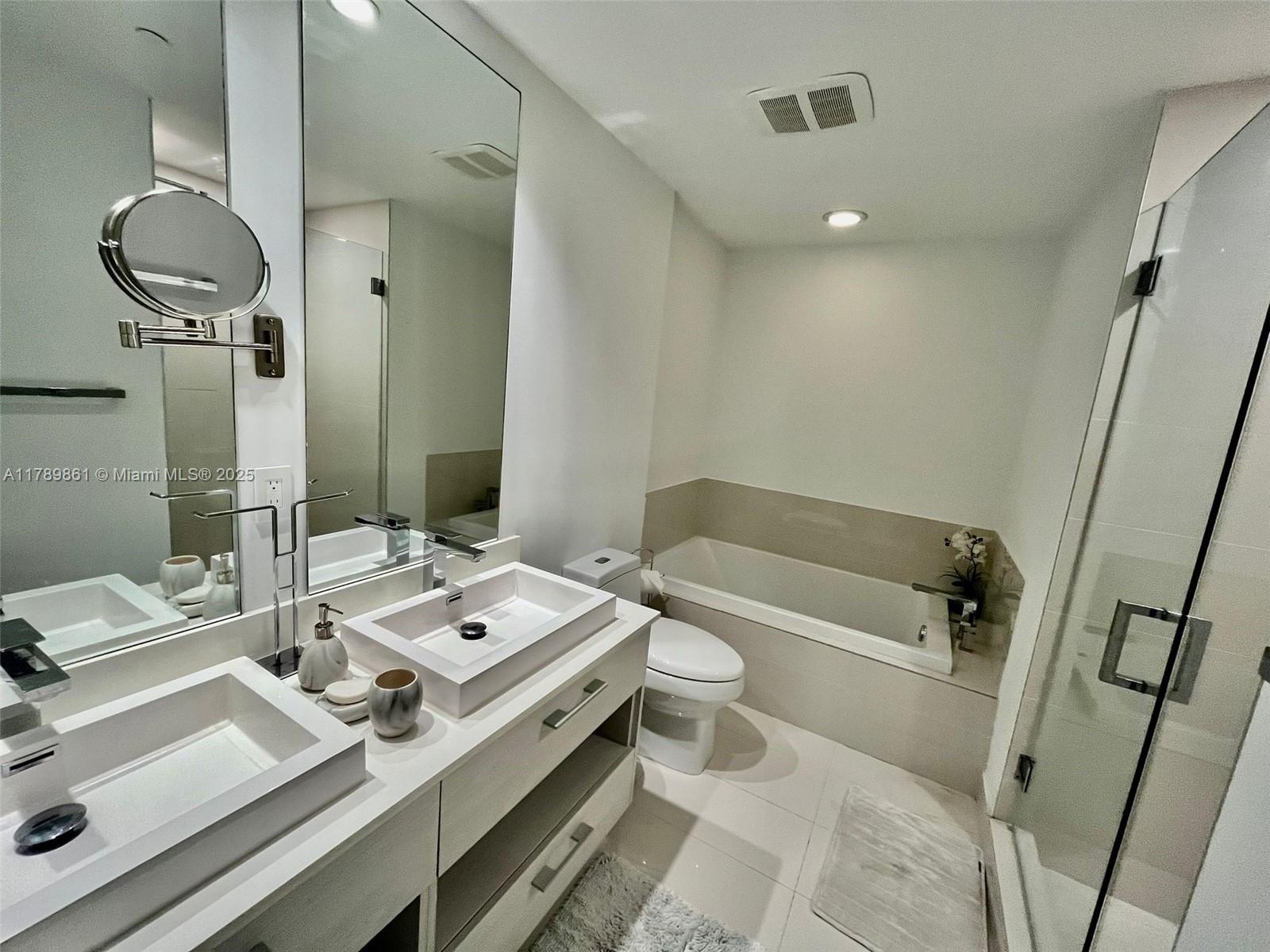45 SW 9th St #3008, Miami FL 33130