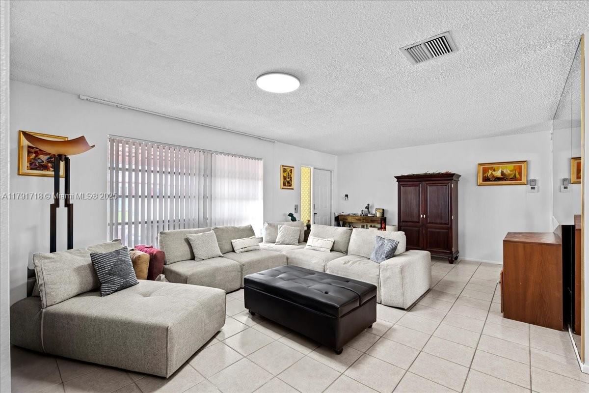 8301 NW 57th Pl, Tamarac, Florida image 10