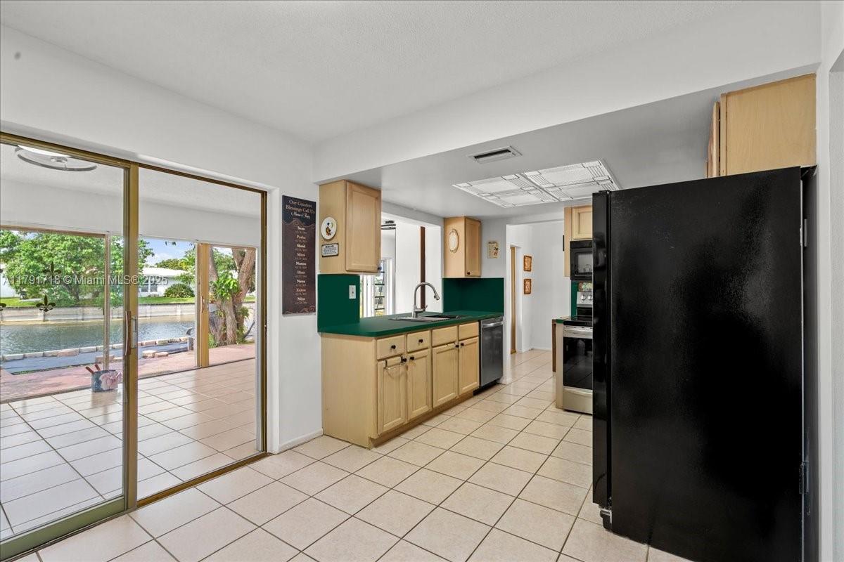 8301 NW 57th Pl, Tamarac, Florida image 16