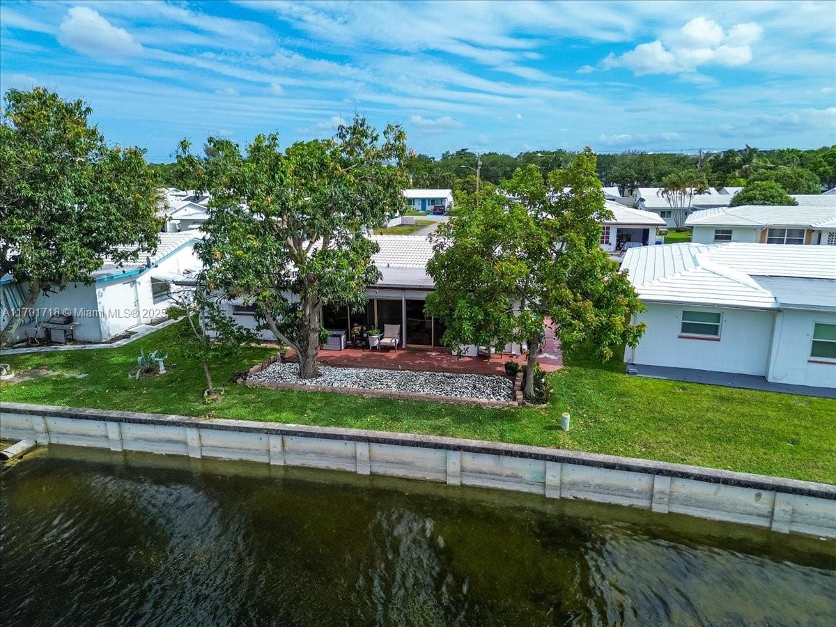 8301 NW 57th Pl, Tamarac, Florida image 2