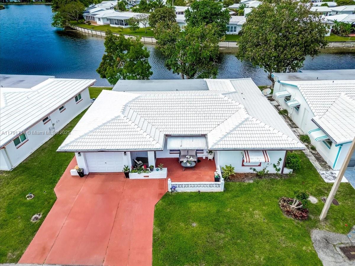 8301 NW 57th Pl, Tamarac, Florida image 3