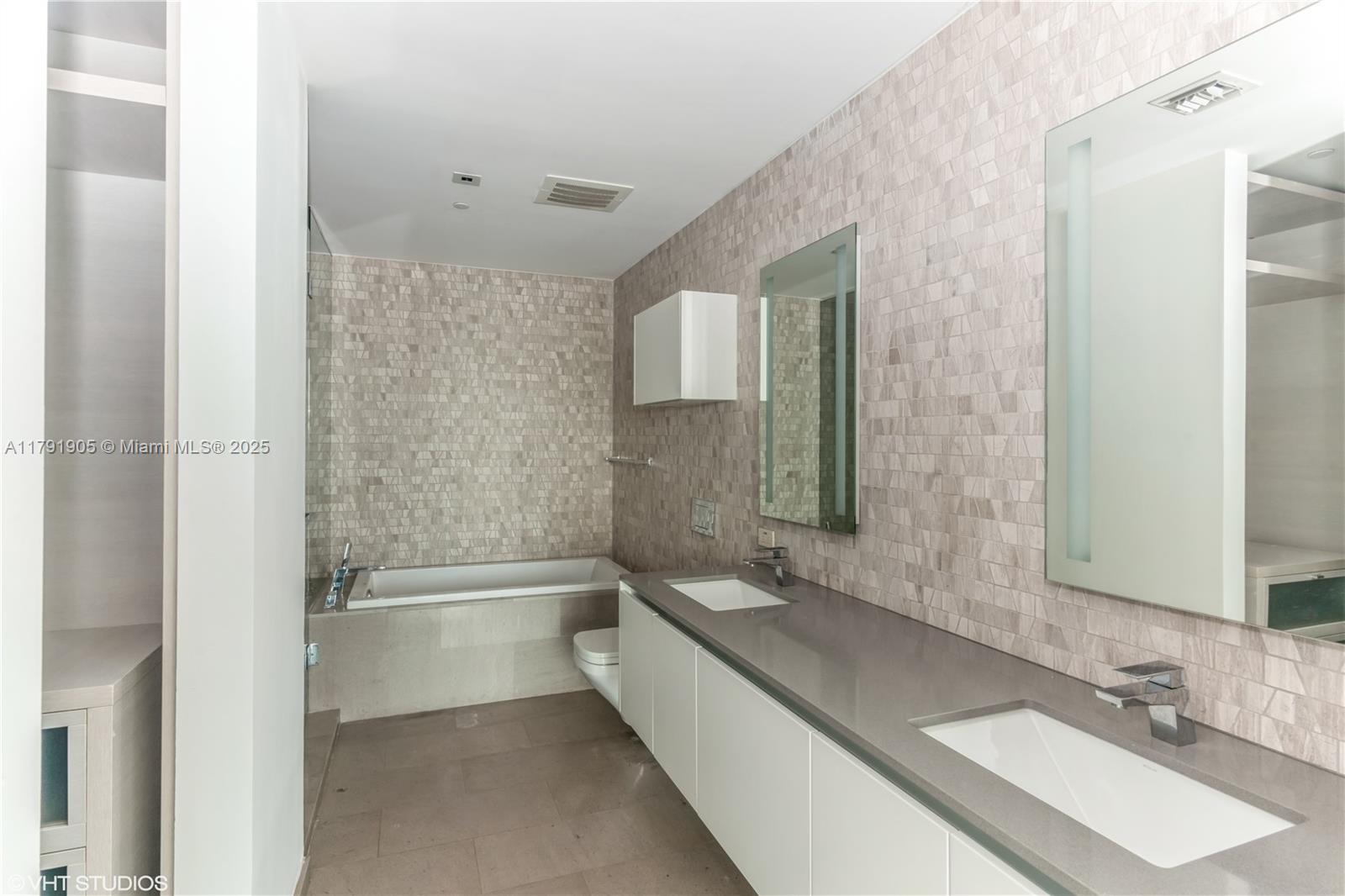 88 SW 7th St #2508, Miami FL 33130