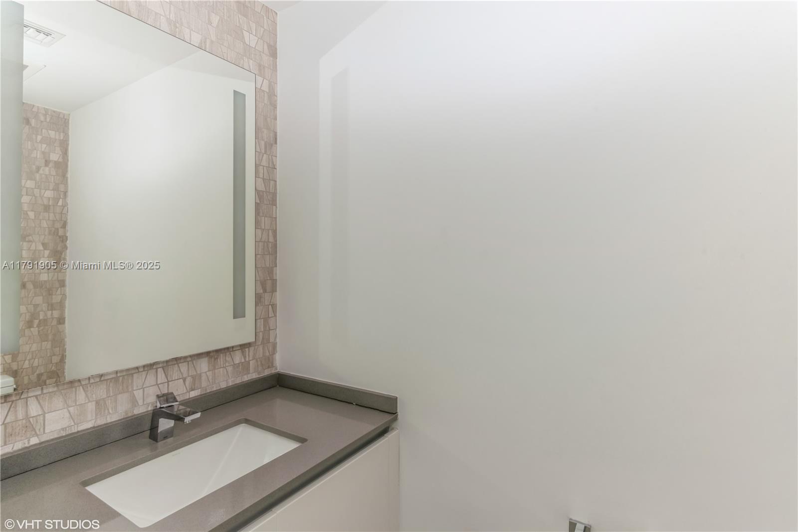 88 SW 7th St #2508, Miami FL 33130