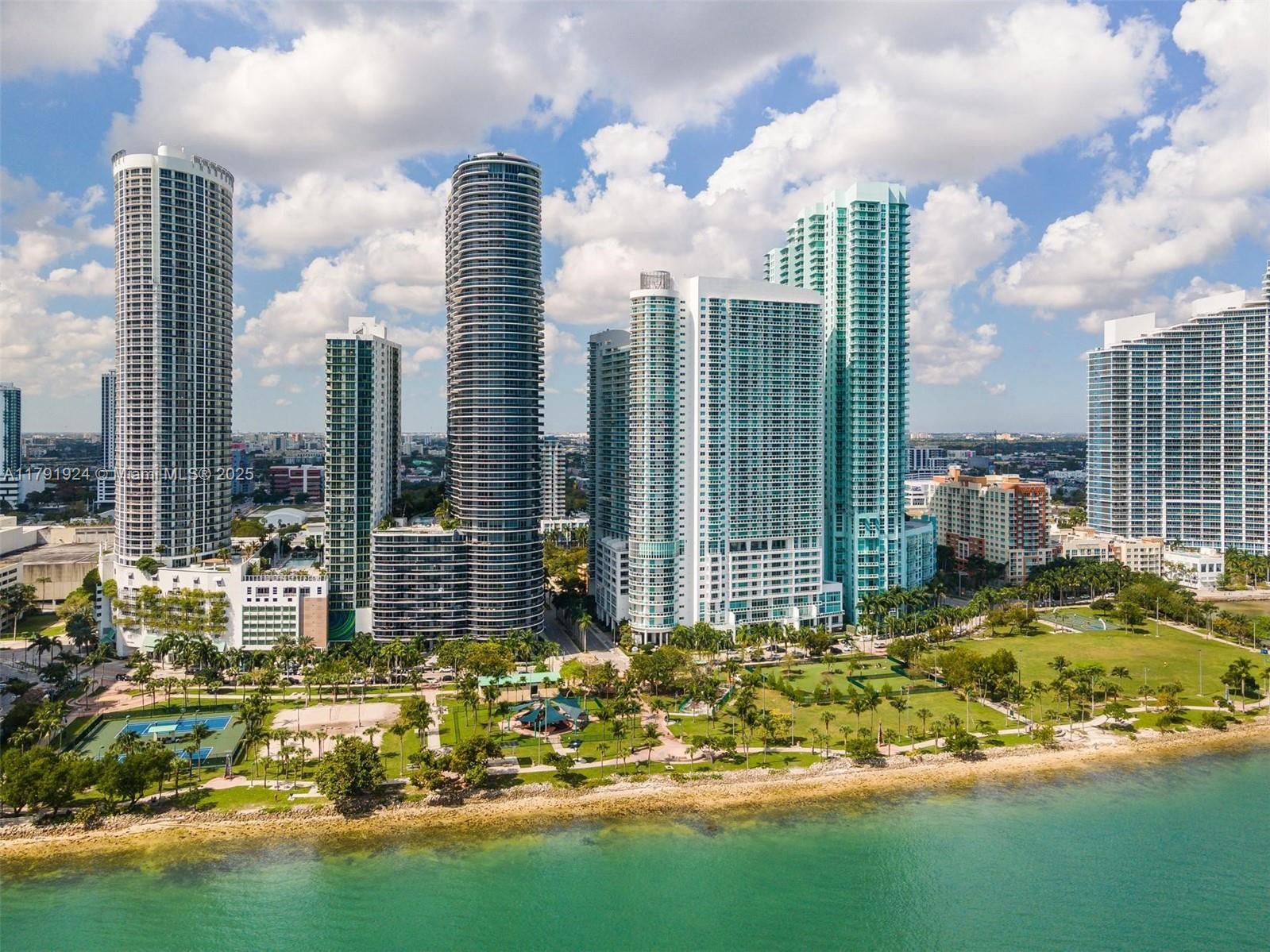 Apartamento à Venda em Miami, FL