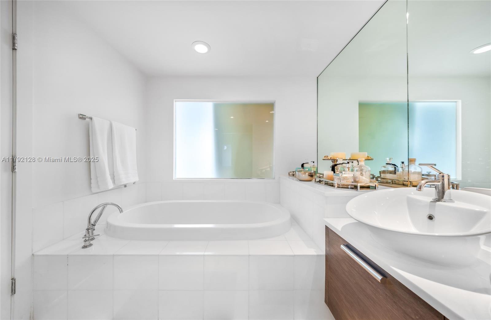 2950 NE 188th St #547, Aventura FL 33180