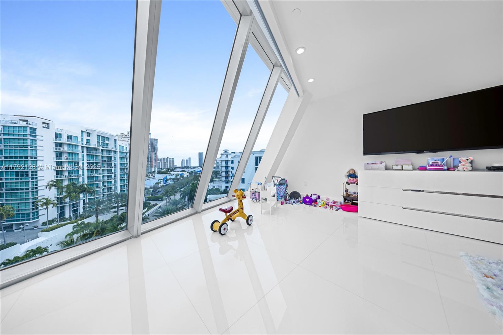2950 NE 188th St #547, Aventura FL 33180