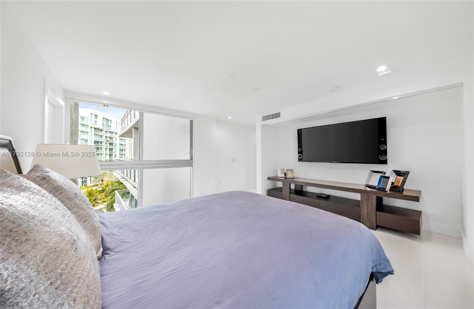 2950 NE 188th St #547, Aventura FL 33180