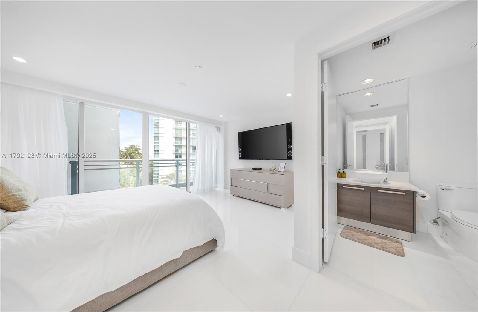 2950 NE 188th St #547, Aventura FL 33180