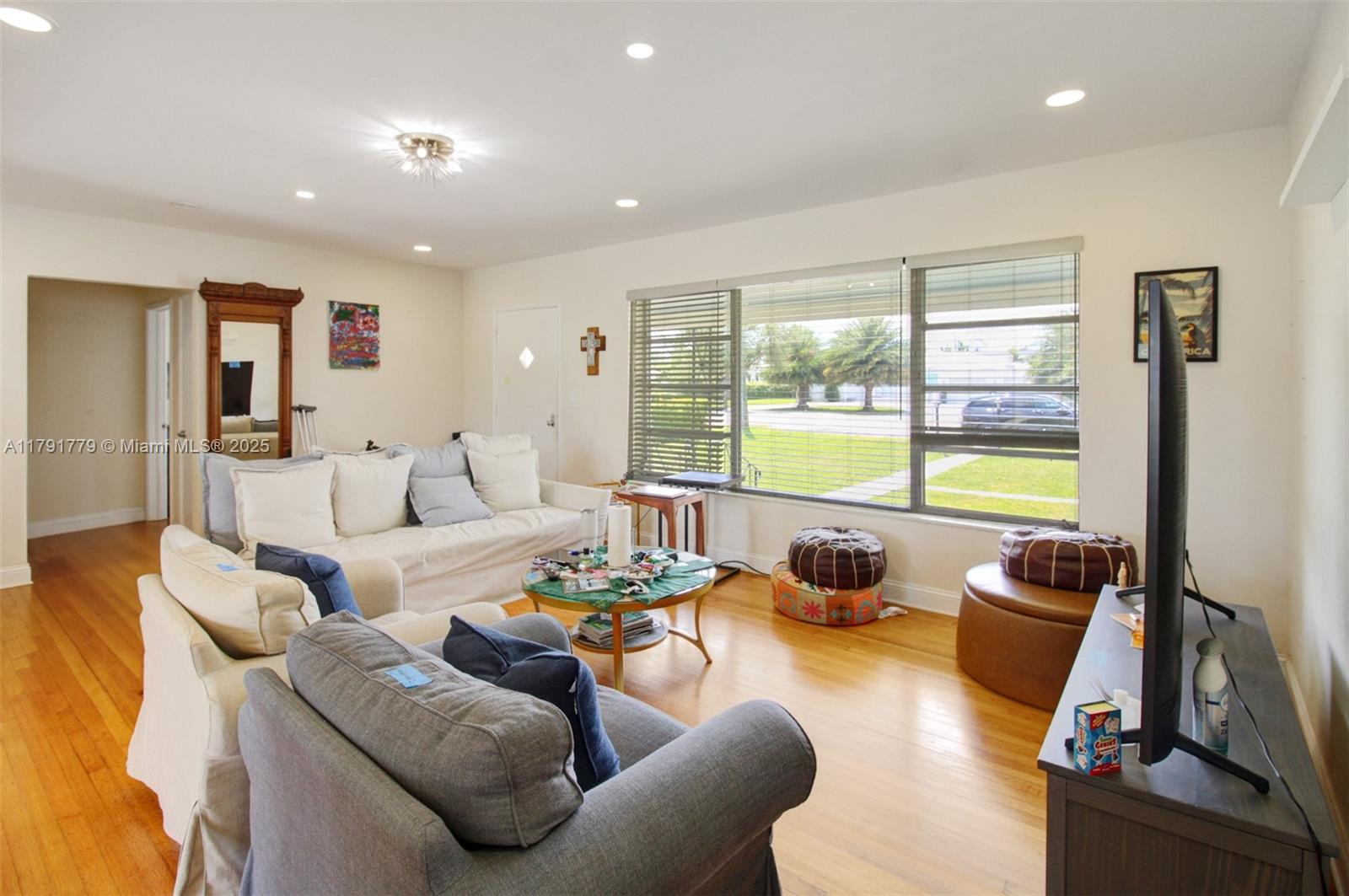 1025 Hunting Lodge Dr, Miami Springs, Florida image 16