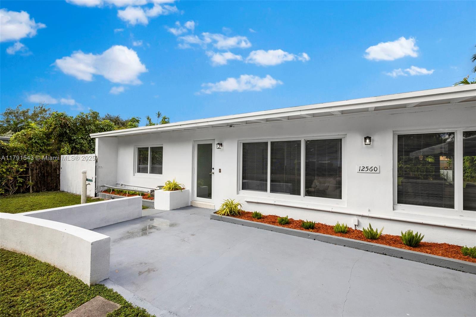 12560 Alamanda Dr, North Miami, Florida image 20