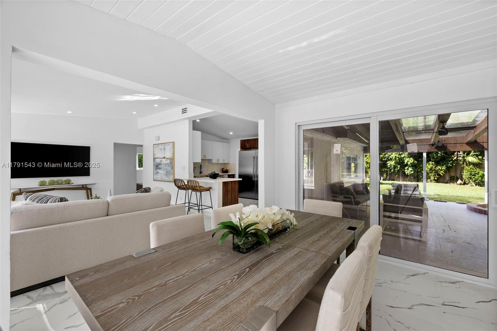 12560 Alamanda Dr, North Miami, Florida image 6