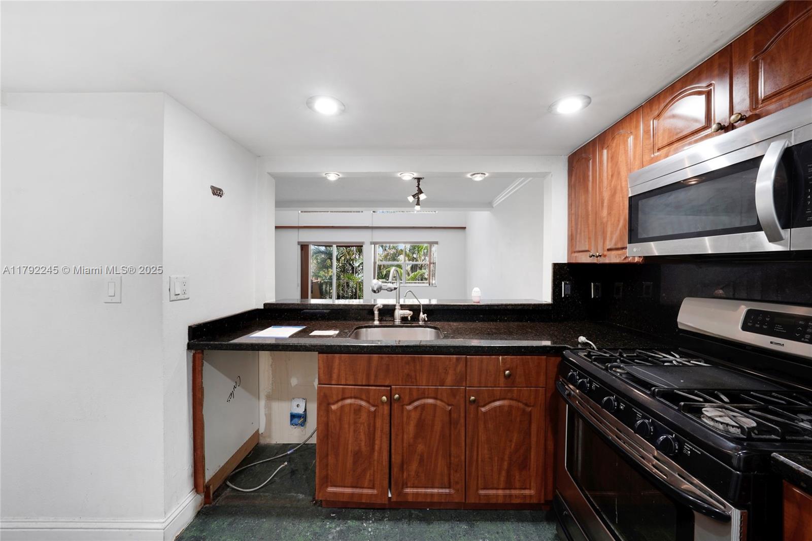 17911 NW 68th Ave #P208, Hialeah, Florida image 9